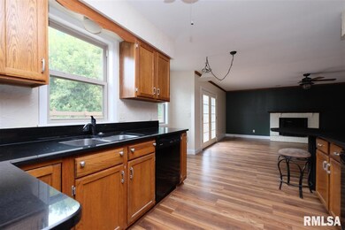 5516 N Cedarwilde Ct, Peoria, IL 61615 - photo 6