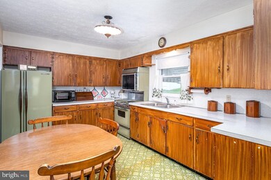 101 S Whissen St, Edinburg, VA 22824 - photo 3