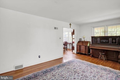 1012 Barberry Rd, Reading, PA 19611 - photo 6