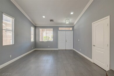 Large living-room with porcelain tile floors, mode