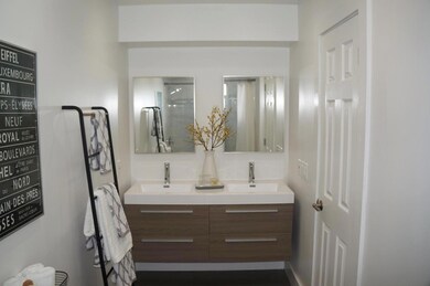 4225  se tamarind MASTER laundry rm