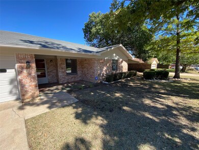 815 Hilltop Dr, Weatherford, TX 76086 - photo 4