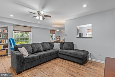 4000 Gypsy Ln unit 637, Philadelphia, PA 19129 - photo 2