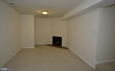 9536 Blake Ln, Fairfax, VA 22031 - photo 2