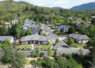 100 NW Fall Run Dr, Grants Pass, OR 97526 - photo 3