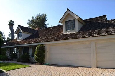 Traditional & Elegant Front with Lovely Stone Faca