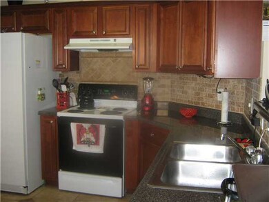 Beautiful finishes in the kitchen - offering tile 