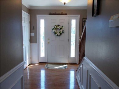 Entry/Foyer. Ceramic tile floor