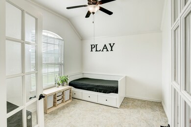 Ideal space for an office, play room or additional bedroom.