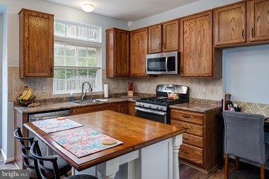 12446 Selkirk Cir, Bristow, VA 20136 - photo 5