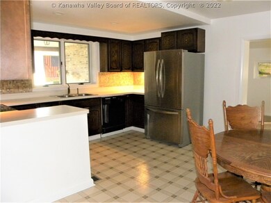 556 22nd St, Dunbar, WV 25064 - photo 7