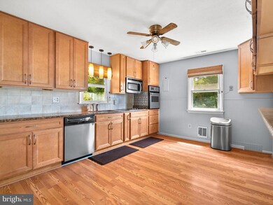 836 S 15th St, Purcellville, VA 20132 - photo 6