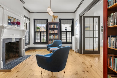 261 Vaughan St._W5_005