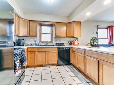 2246 Lyon St, Des Moines, IA 50317 - photo 7