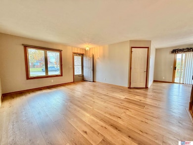 1911 N 4th St, Seward, NE 68434 - photo 3