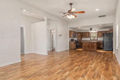 1611 N McDonald Ave, Decatur, TX 76234 - photo 6