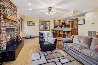 7531 W Cleveland St, Niles, IL 60714 - photo 5