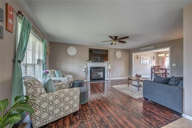 1017 Ayrshire Ln, Dallas, NC 28034 - photo 7