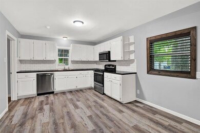 924 W Hull St, Denison, TX 75020 - photo 4