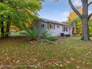 02-2117-S-Waverly-Rd-WindowStill-30