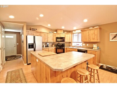 1709 22nd Ave, Forest Grove, OR 97116 - photo 2