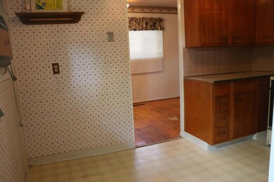 1419 Matthias Dr, Columbus, OH 43224 - photo 5