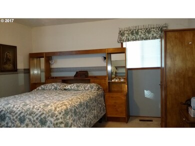 Bedroom, Primary