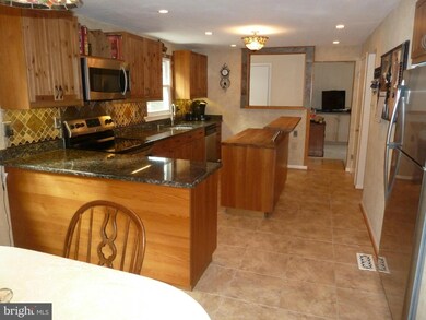 12751 Kinship Dr, Herndon, VA 20171 - photo 4