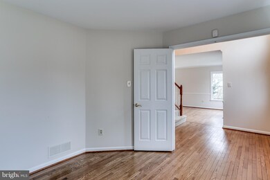 4570 Doncaster Dr, Ellicott City, MD 21043 - photo 4