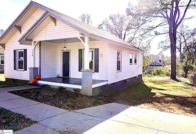 208 Hill St, Wellford, SC 29385 - photo 2