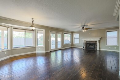 Family Room(3)