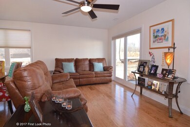 610 Graycoach Ln unit 610, Cranston, RI 02921 - photo 4