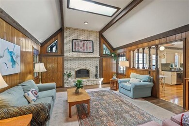 Large family room with vaulted ceilings, hardwood 