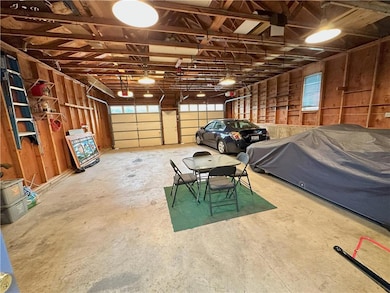 Oversized Garage ~ 32L x 25W