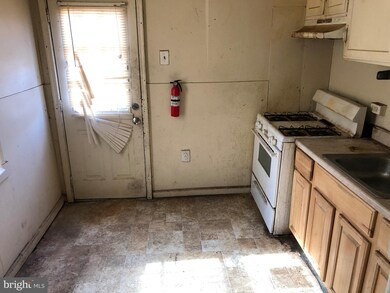 2031 Miller St, Camden, NJ 08104 - photo 4