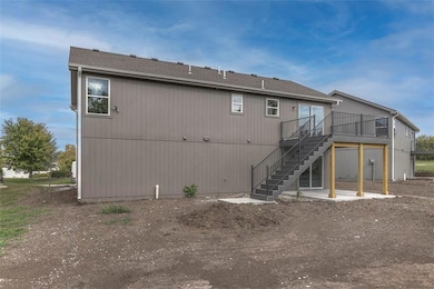 204 Elissa Dr, Raymore, MO 64083 - photo 6