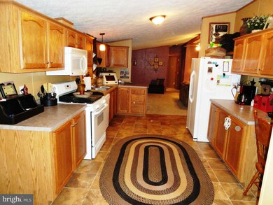 172 Sonnys Ct, Lothian, MD 20711 - photo 2