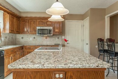 909 N Washington St, Raymore, MO 64083 - photo 6