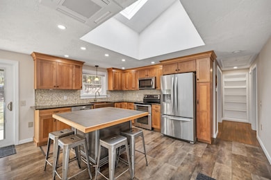 124 Pine Meadows Cir, Bennington, NH 03442 - photo 3