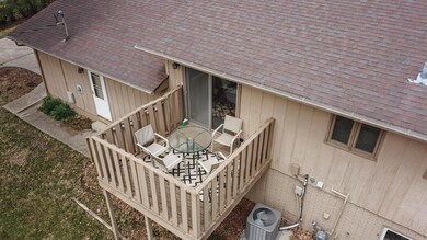 2122 W 3rd St, Cedar Falls, IA 50613 - photo 5