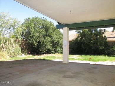 044-018634- covered patio