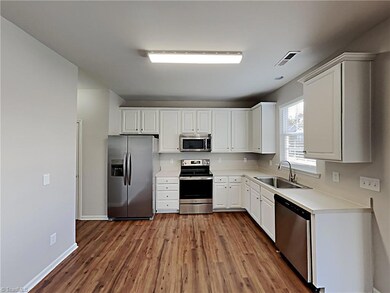 3423 Eva Trellis Ct, High Point, NC 27265 - photo 5