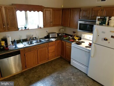 127 Trinidad Ave, Hershey, PA 17033 - photo 4