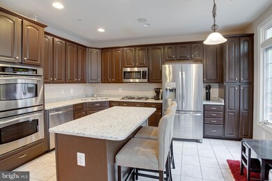 12469 Rose Path Cir, Fairfax, VA 22033 - photo 6