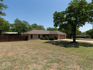 101 Dancer Ct, Springtown, TX 76082 - photo 2