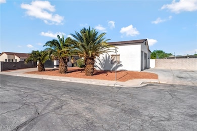 2551 Boulder Point Ct, Las Vegas, NV 89115 - photo 5