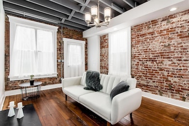 021_ St Columbus OH 43205 USA