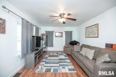 1515 N 10th St, Pekin, IL 61554 - photo 4