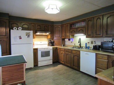 171 Jolbert St, Berlin, NH 03570 - photo 2