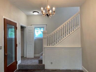 Living / Front Entry<|><|>